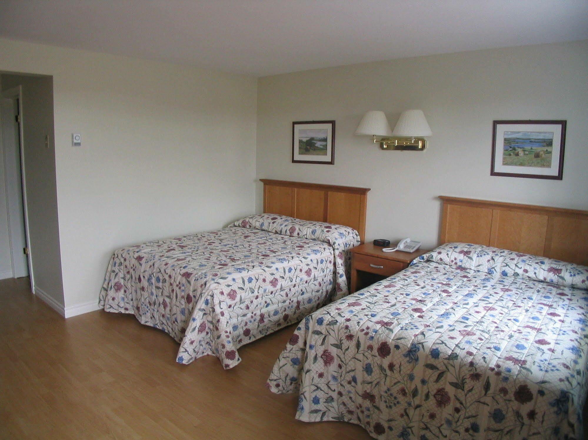 Motel The 3*